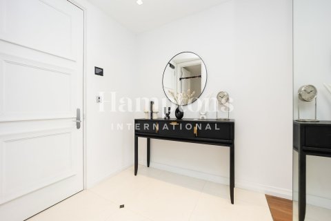 Apartamento en Burj Khalifa, Dubai, 1 dormitorio, 76.73973606 m², № 63772 - foto 8