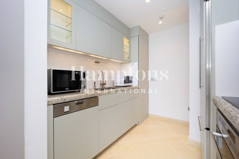 Apartamento en Burj Khalifa, Dubai, 1 dormitorio, 76.73973606 m², № 63772 - foto 11