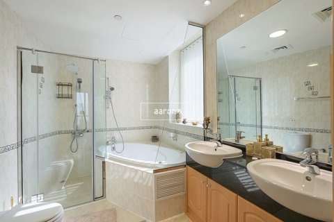 Apartment in Dubai Marina, Dubai 2 bedrooms, 152.4 sq.m. № 52519 - photo 16