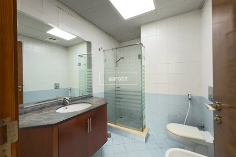 Apartment in Jumeirah Lake Towers, Dubai 2 bedrooms, 148 sq.m. № 52521 - photo 14