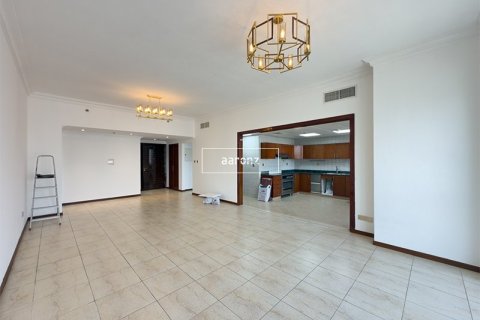 Apartment in Jumeirah Lake Towers, Dubai 2 bedrooms, 148 sq.m. № 52521 - photo 2