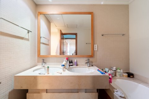 Apartment in Dubai Marina, Dubai 2 bedrooms, 131 sq.m. № 97190 - photo 12