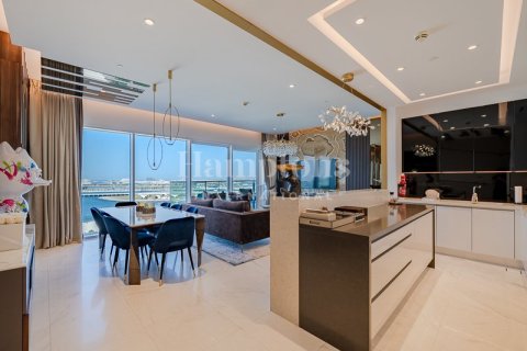 Apartment in 1 JBR, Jumeirah Beach Residence, Dubai 3 bedrooms, 241.50970977 sq.m. № 63377 - photo 8