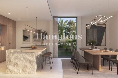 Villa in Dubai Land, Dubai 6 bedrooms, 857.58759300 sq.m. № 63370 - photo 1