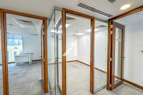 Снять в аренду офис в Sheikh Zayed Road, Дубай: 145м², № 97446 - фото 3