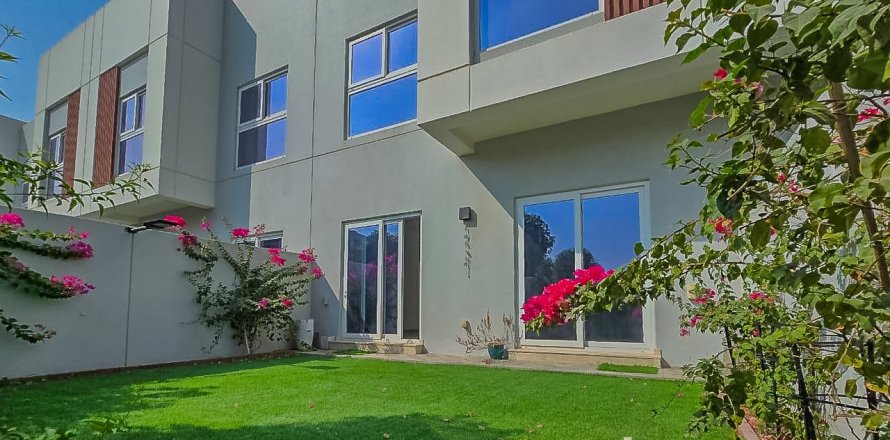 Townhouse in Dubai 3 bedrooms, 178.1 sq.m. № 124819