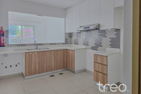 Townhouse in Dubai 3 bedrooms, 178.1 sq.m. № 124819 - photo 14