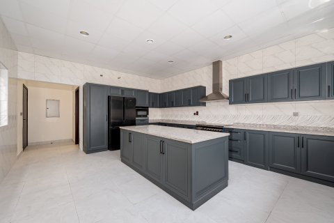 Villa in Dubai Land, Dubai 5 bedrooms, 650.32 sq.m. № 133984 - photo 22