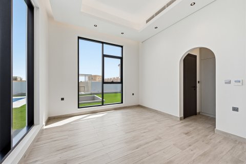 Villa in Dubai Land, Dubai 5 bedrooms, 650.32 sq.m. № 133984 - photo 2