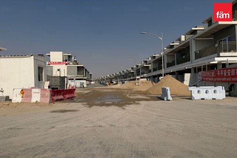 Купить виллу в Дубае: 4 спальни, 113м², № 23424 - фото 1