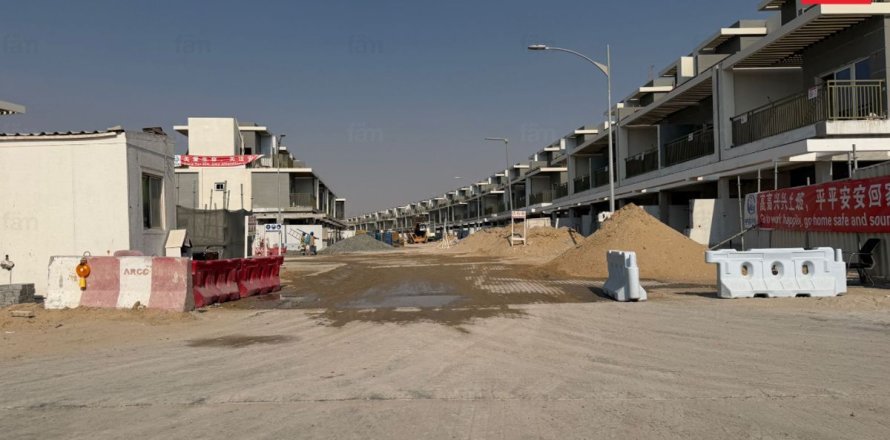 Вилла в Дубае, 4 спальни, 113м², № 23424