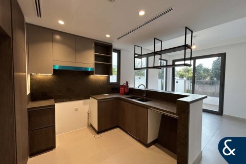 Снять в аренду таунхаус в Aura, Tilal Al Ghaf, Дубай: 4 спальни, 229м², № 76385 - фото 3