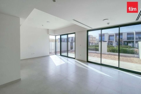 Villa in Dubai 3 bedrooms, 174 sq.m. № 123761 - photo 2