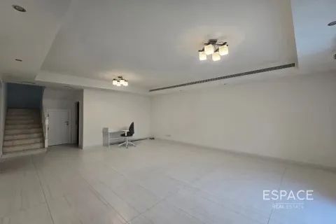 Снять в аренду виллу в Арабиан Ранчес, Дубай: 3 спальни, 228м², № 71356 - фото 4