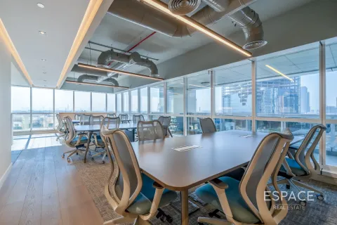 Office in Jumeirah Lake Towers, Dubai 212 sq.m. № 71345 - photo 2