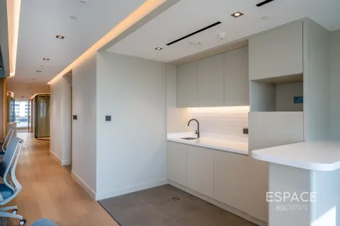 Office in Jumeirah Lake Towers, Dubai 212 sq.m. № 71345 - photo 4