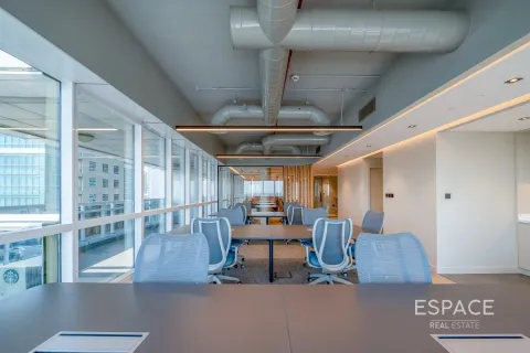 Office in Jumeirah Lake Towers, Dubai 212 sq.m. № 71345 - photo 3