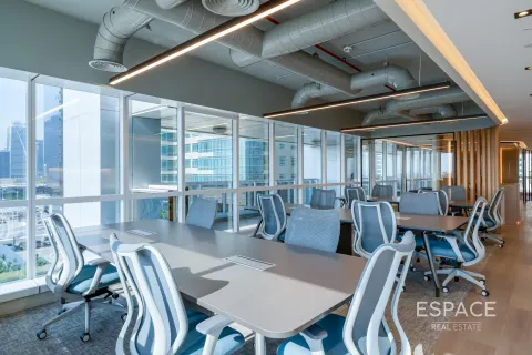Office in Jumeirah Lake Towers, Dubai 212 sq.m. № 71345 - photo 5