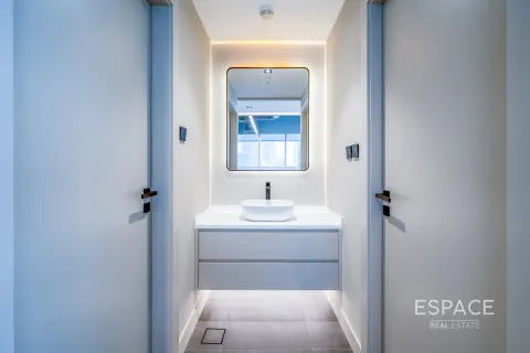 Office in Jumeirah Lake Towers, Dubai 212 sq.m. № 71345 - photo 7