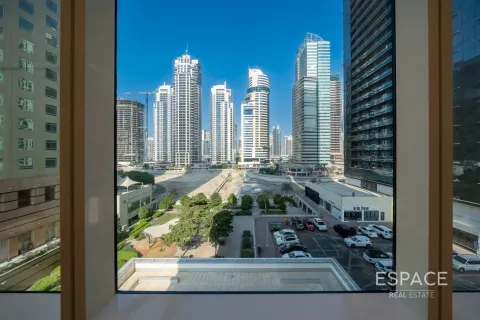 Office in Jumeirah Lake Towers, Dubai 212 sq.m. № 71345 - photo 18