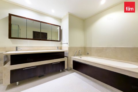 Apartment in Downtown Dubai (Downtown Burj Dubai), Dubai 2 bedrooms, 134.1 sq.m. № 118261 - photo 4