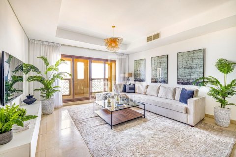 Apartment in The Crescent, Palm Jumeirah, Dubai 2 bedrooms, 181.72 sq.m. № 128719 - photo 12