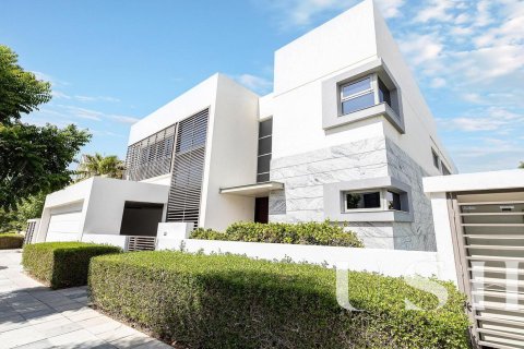 Купить виллу в District One, Мохаммед Бин Рашид Сити, Дубай: 5 спален, 847м², № 39536 - фото 1