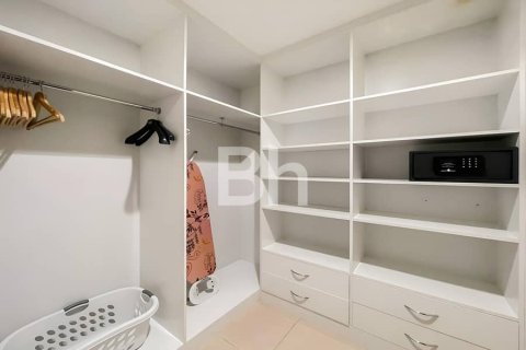 Apartment in Downtown Dubai (Downtown Burj Dubai), Dubai 3 bedrooms, 193 sq.m. № 24989 - photo 14