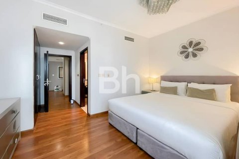 Apartment in Downtown Dubai (Downtown Burj Dubai), Dubai 3 bedrooms, 193 sq.m. № 24989 - photo 12