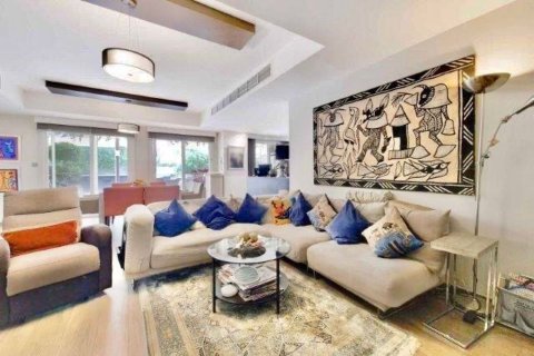 Villa en Dubai, 9 dormitorios, 432 m², № 97014