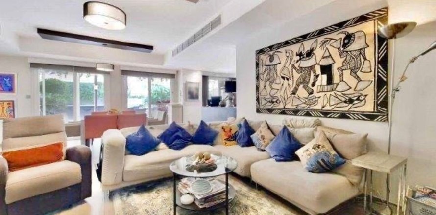 Villa en Dubai, 9 dormitorios, 432 m², № 97014