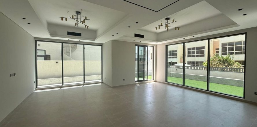 Villa in Al Furjan, Dubai 5 bedrooms, 600 sq.m. № 109237