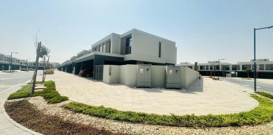 Вилла в Дубае, 4 спальни, 346.8м², № 109238