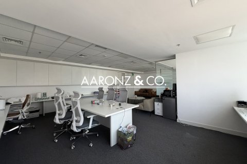 Офис в Sheikh Zayed Road, Дубай, 76м², № 92975