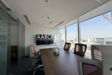 Снять в аренду офис в Sheikh Zayed Road, Дубай: 76м², № 92975 - фото 4