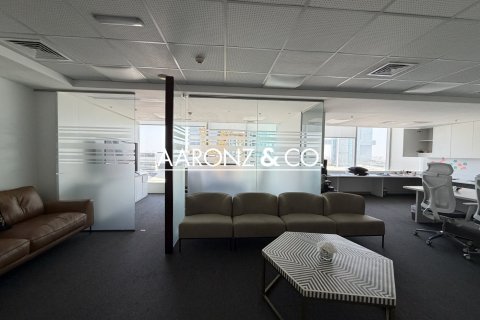 Снять в аренду офис в Sheikh Zayed Road, Дубай: 76м², № 92975 - фото 8