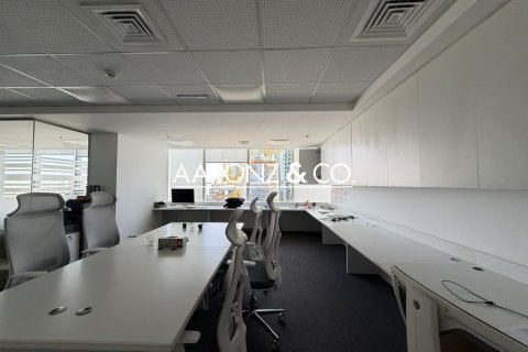 Снять в аренду офис в Sheikh Zayed Road, Дубай: 76м², № 92975 - фото 3