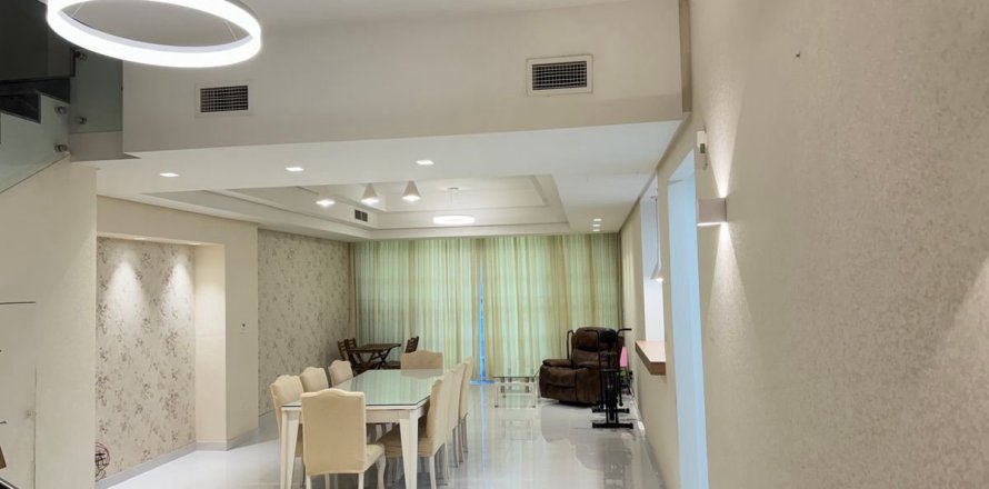 Adosado en Jebel Ali, Dubai, 3 dormitorios, 232.5 m², № 49013