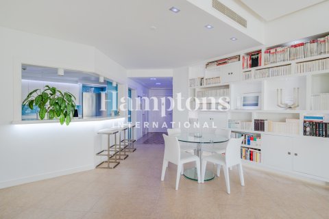 Apartment in FIVE Palm Jumeirah, Palm Jumeirah, Dubai 3 bedrooms, 204.56961891 sq.m. № 95154 - photo 18