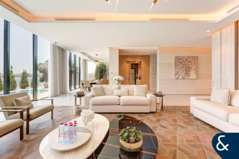 Villa in Signature Villas, Palm Jumeirah, Dubai 5 bedrooms, 639 sq.m. № 76506 - photo 3