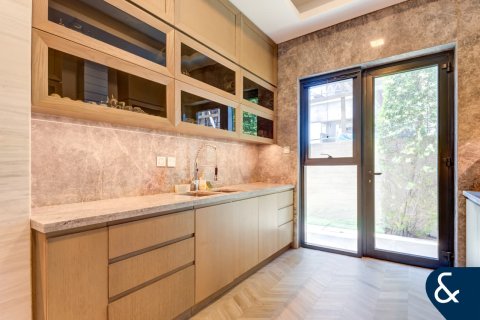 Villa in Signature Villas, Palm Jumeirah, Dubai 5 bedrooms, 639 sq.m. № 76506 - photo 5