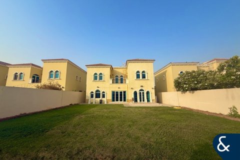 Villa in Legacy, Jumeirah Park, Dubai 3 bedrooms, 285 sq.m. № 76505 - photo 1