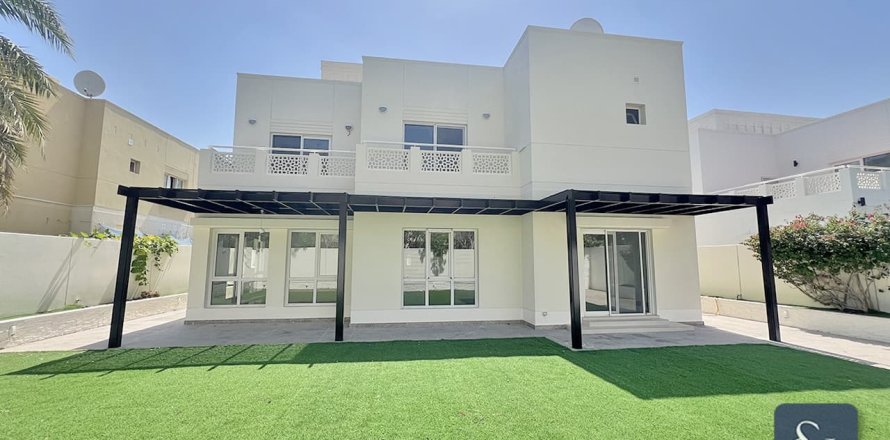 Villa en Meadows, Dubai, 5 dormitorios, 369 m², № 76516