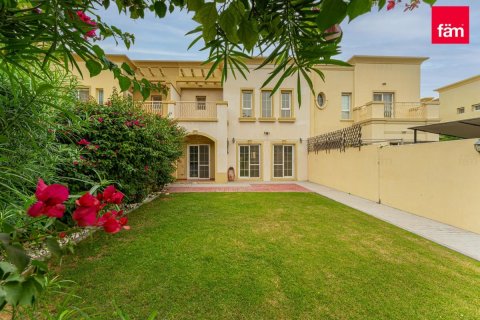 Таунхаус в Дубае, 3 спальни, 255м², № 100187