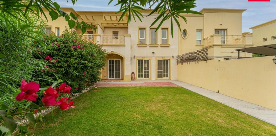 Таунхаус в Дубае, 3 спальни, 255м², № 100187