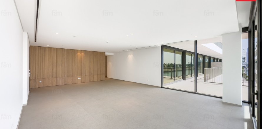 Квартира в Дубае, 4 спальни, 319.7м², № 109400