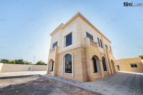 Вилла в Дубае, 6 спален, 1351.7м², № 109402