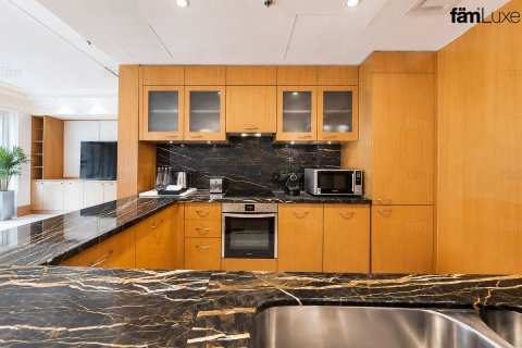 Apartment in DIFC, Dubai 4 bedrooms, 255.9 sq.m. № 109395 - photo 9