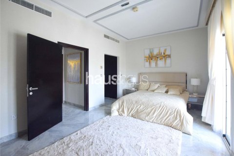 Townhouse in Jumeirah Village Triangle, Dubai 2 bedrooms, 152 sq.m. № 43932 - photo 12