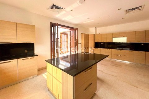 Villa en Emirates Hills, Dubai, 6 dormitorios, 860 m², № 43935 - foto 12